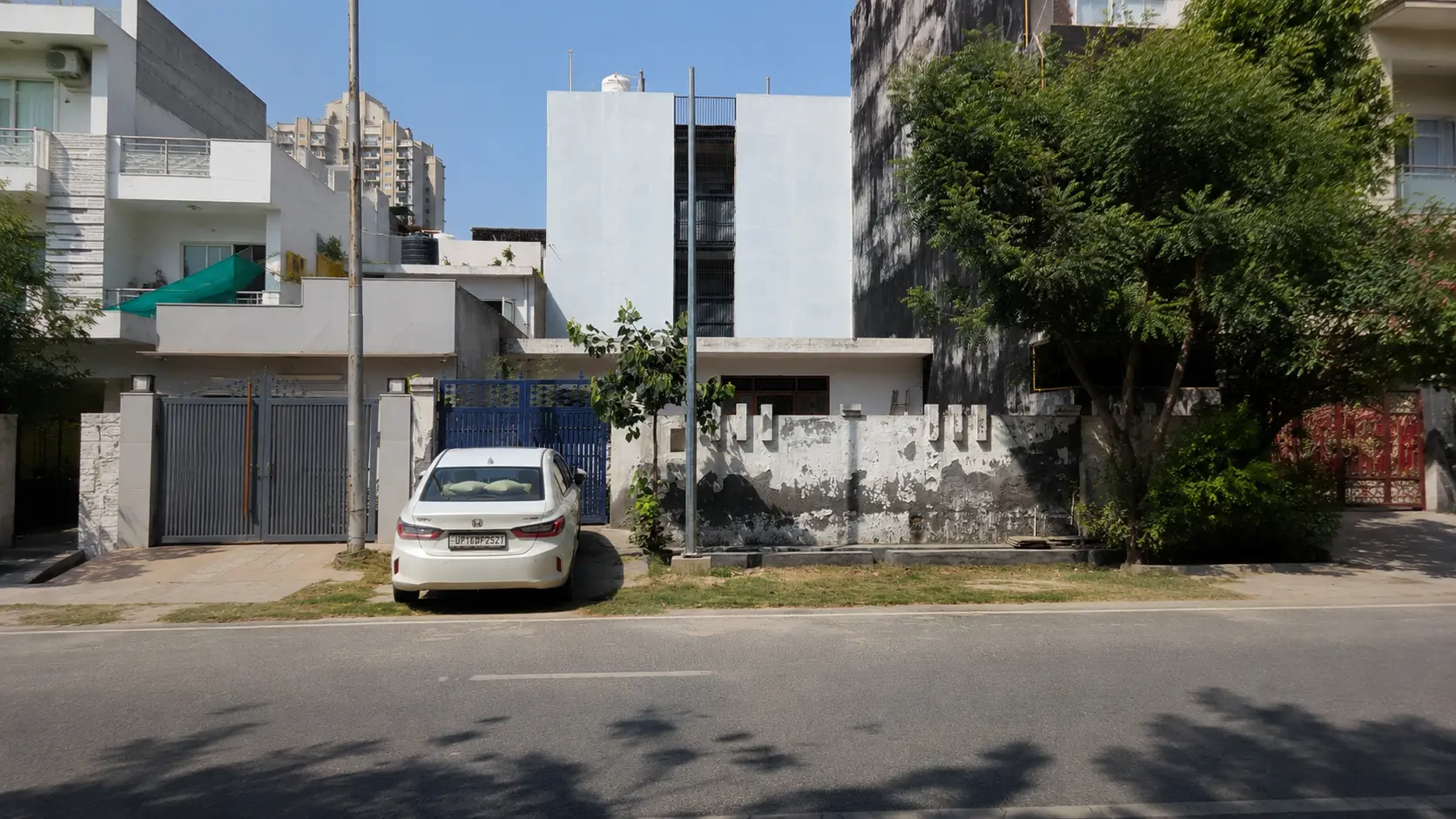 162 Sq.M residential plot dimensions 9 meter front by 18 meter depth on 24 meter road in Sector 105 Noida