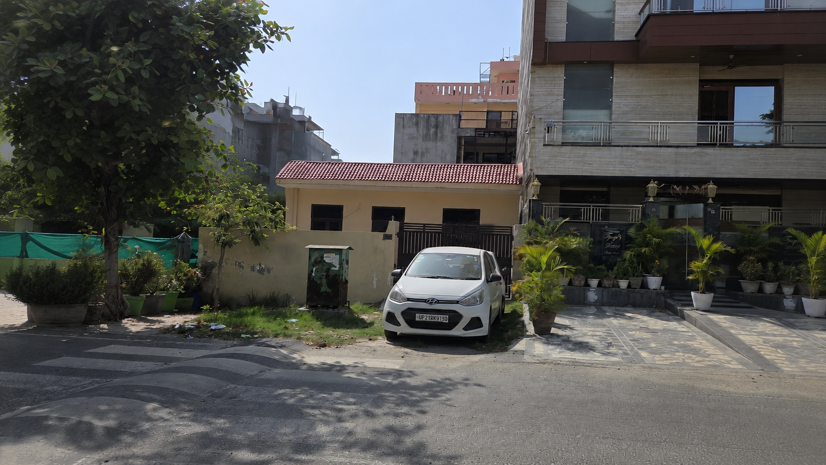18 meter road facing residential plot layout in Sector 105 Noida
