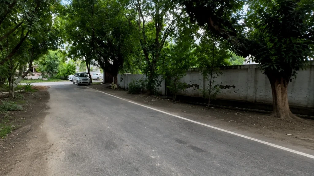 Completed residential plot next to corner in Sector 93B Noida
