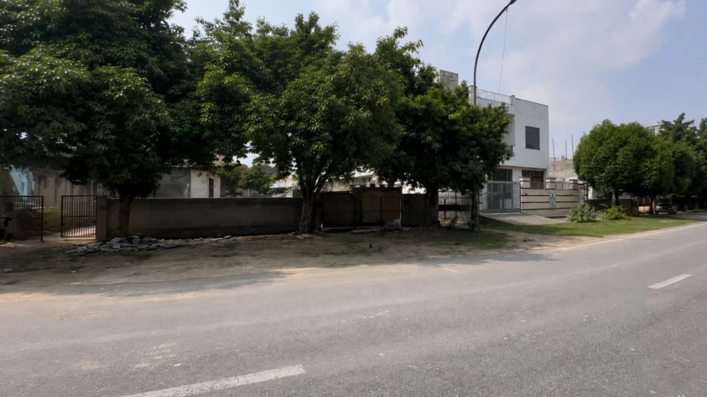 300 Sq.M main rioad residential plot