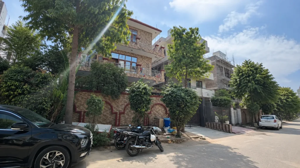 Pre-leased by Max hospital | 300 Sq.M Kothi in Sector 108, Noida